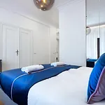 Tyzenhauz Grand Apartment *