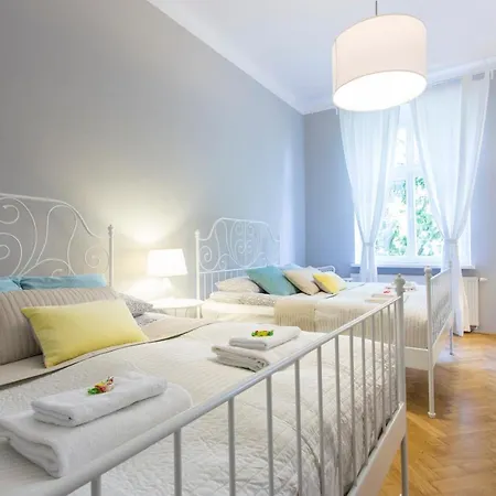 Tyzenhauz Grand Apartment *