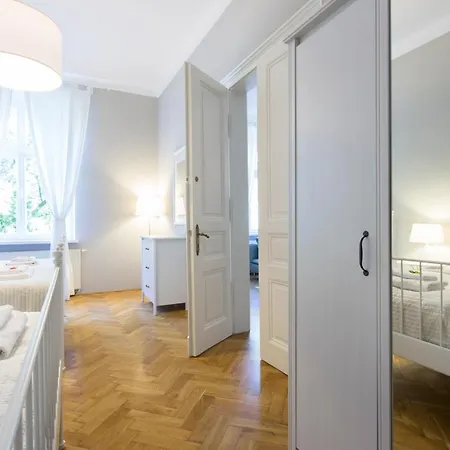 Tyzenhauz Grand Apartment Krakow
