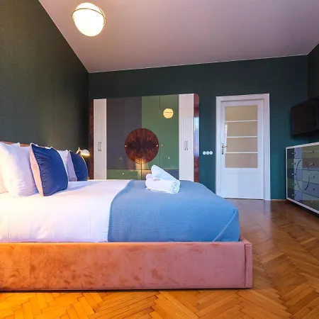 Tyzenhauz Grand Apartment *